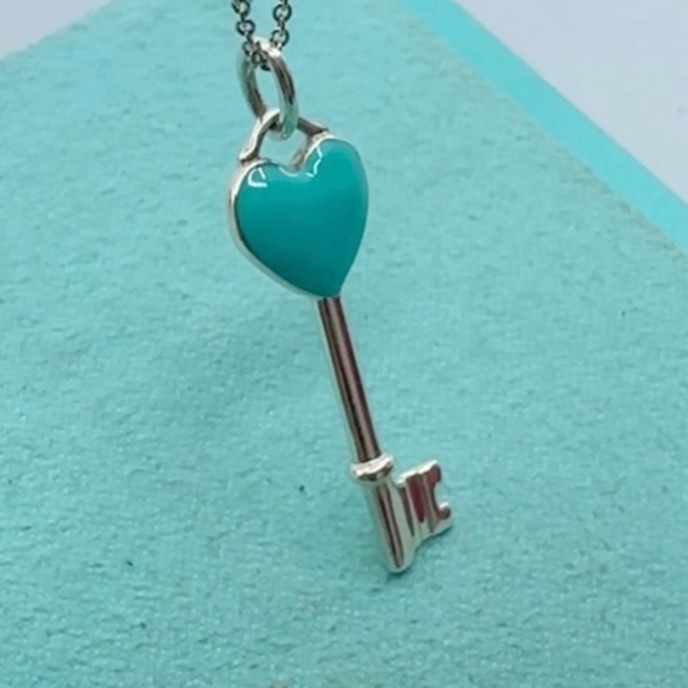 🩵 Tiffany & Co. 925 Sterling Silver & Enamel Necklace Mini Heart Key Pendant - Picture 2 of 4